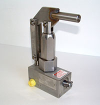 Stainless Steel Hand Pumps from TR Engineering Inc. - Click the image to see enlarged stainless steel hand pump image.